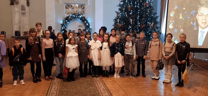 27 декабря 2021 года 113 детей Георгиевского городского округа приняли участие на праздничном мероприятии - краевой благотворительной Новогодней ёлке в г. Пятигорске